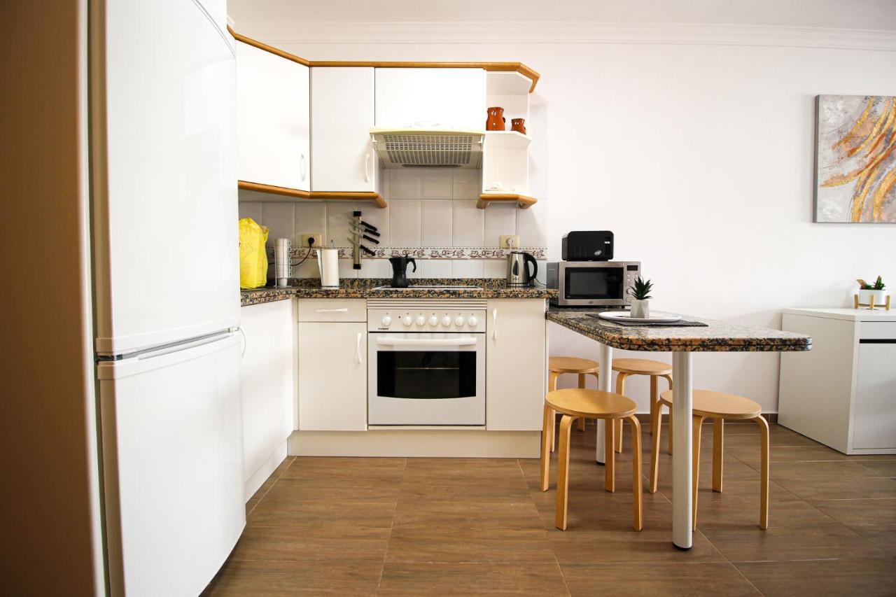 Beautiful Renovated Apartment With Air Conditioning Just Steps From The Sea In Playa San Juan מראה חיצוני תמונה