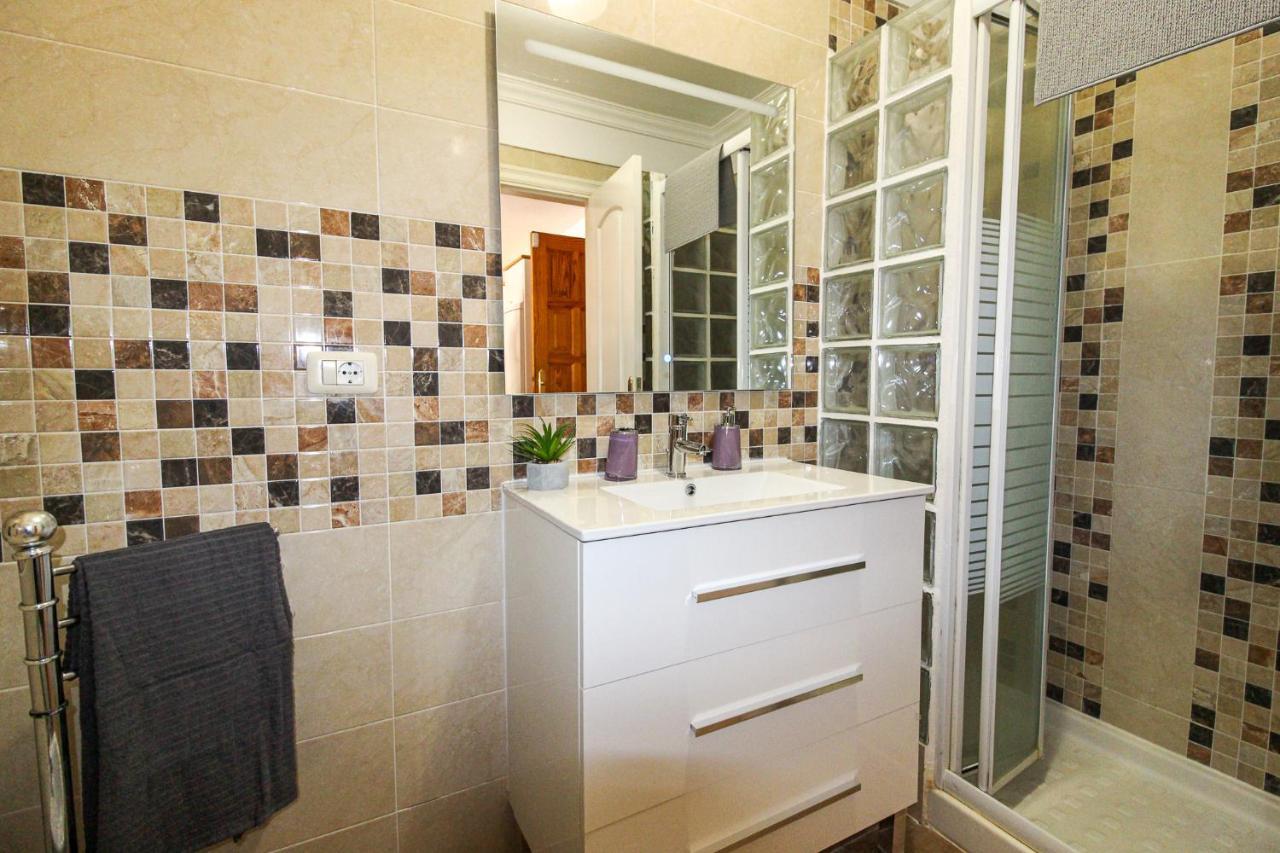 Beautiful Renovated Apartment With Air Conditioning Just Steps From The Sea In Playa San Juan מראה חיצוני תמונה