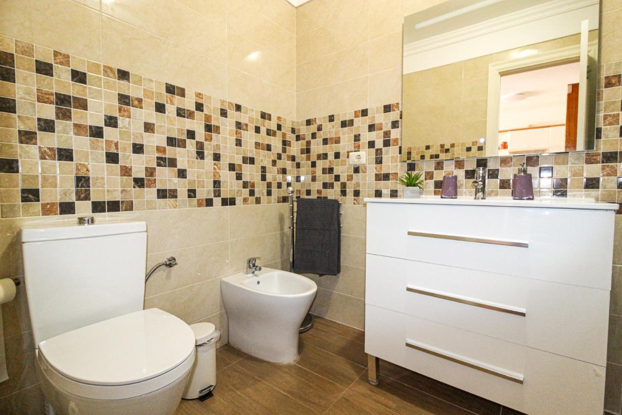 Beautiful Renovated Apartment With Air Conditioning Just Steps From The Sea In Playa San Juan מראה חיצוני תמונה