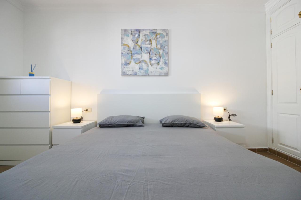Beautiful Renovated Apartment With Air Conditioning Just Steps From The Sea In Playa San Juan מראה חיצוני תמונה