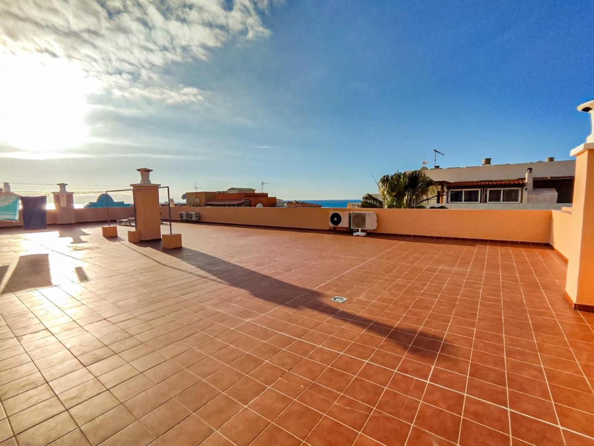 Beautiful Renovated Apartment With Air Conditioning Just Steps From The Sea In Playa San Juan מראה חיצוני תמונה